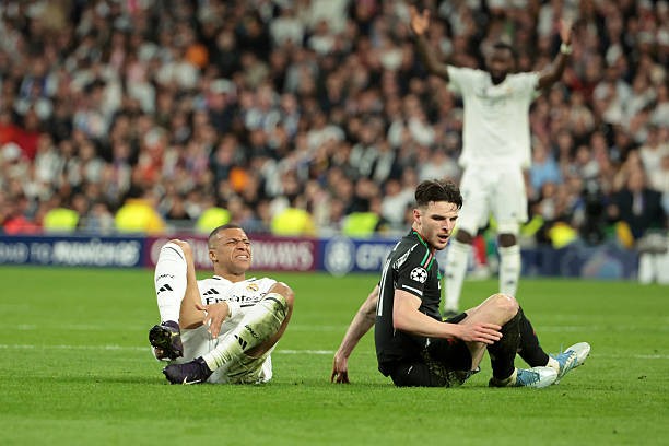 Bại trận trước Arsenal, HLV Carlo Ancelotti cay đắng: &apos;Tôi có thể rời Real Madrid ngay ngày mai&apos; ảnh 2