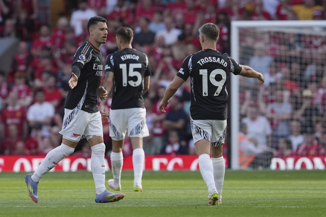 Liverpool và Arsenal bất phân thắng bại ảnh 5