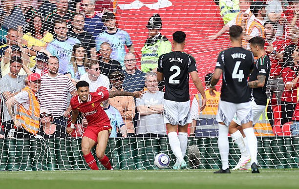 Liverpool và Arsenal bất phân thắng bại ảnh 11