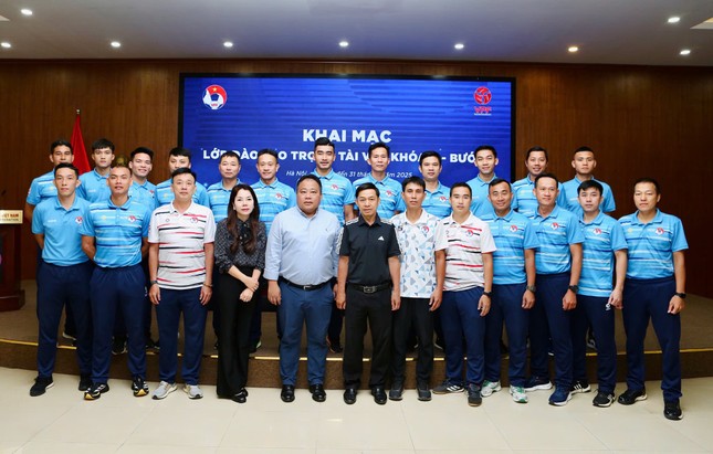 19 trọng tài tham gia giai đoạn thực hành VAR khóa 4 ảnh 1
