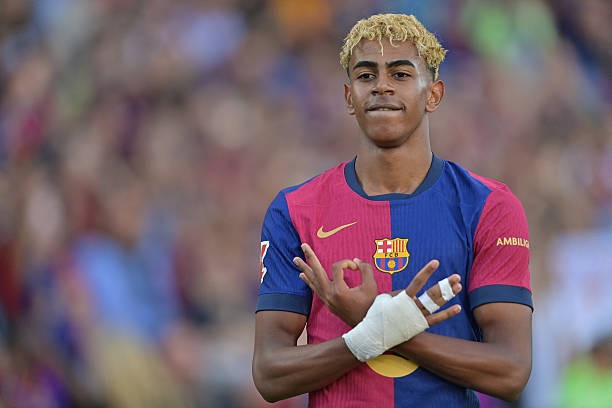 Barcelona tăng lương gấp 10 lần, &apos;trói chân&apos; Lamine Yamal đến năm 2031 ảnh 1