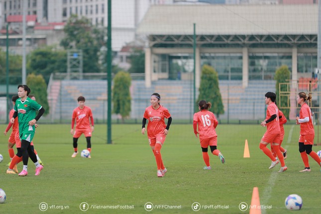 Huỳnh Như: 'Các cầu thủ trẻ đang bắt nhịp nhanh với đội tuyển' ảnh 1