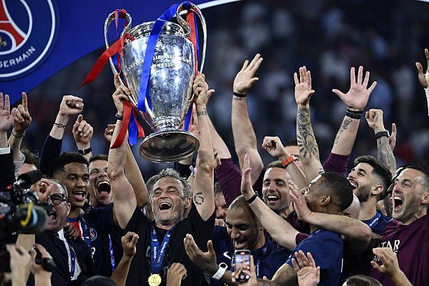 Kylian Mbappe chúc mừng PSG vô địch Champions League ảnh 2