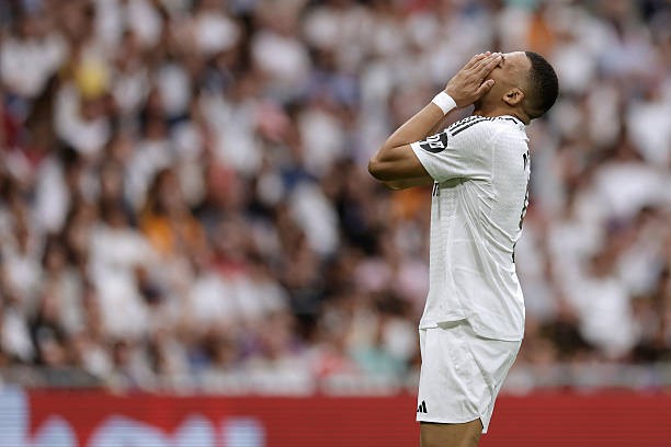 Kylian Mbappe chúc mừng PSG vô địch Champions League ảnh 1