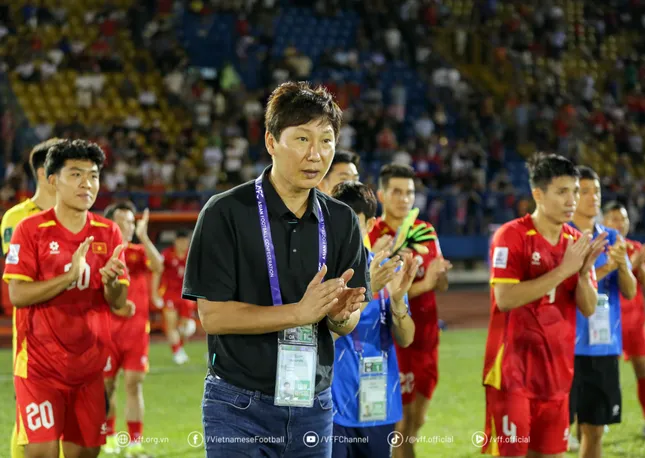 HLV Kim Sang-sik: 'Niềm vui sẽ nhân đôi khi vượt qua nghịch cảnh' ảnh 2