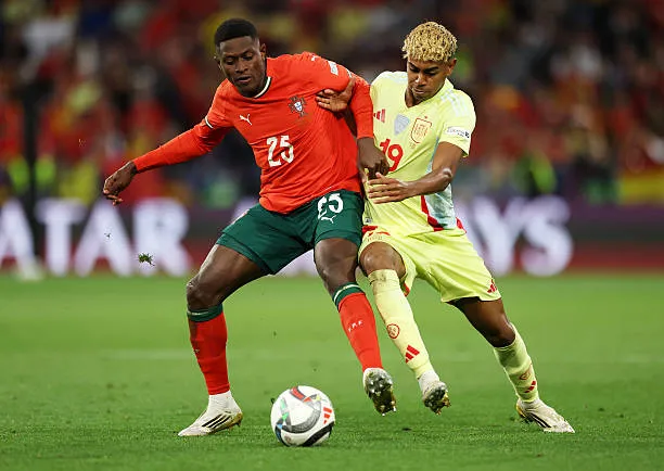Cầu thủ xuất sắc nhất Nuno Mendes tự hào &apos;bắt chết&apos; Lamine Yamal ở chung kết Nations League 2024/25 ảnh 3
