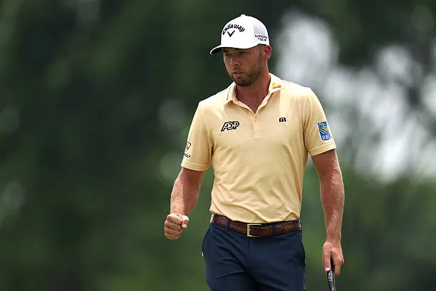 Sam Burns bứt phá với vòng 65 gậy, vươn lên dẫn đầu US Open ảnh 1