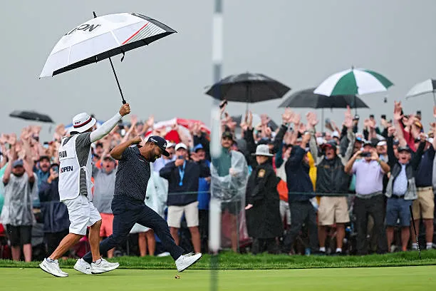 Caddie của nhà vô địch US Open: Chuyên nghiệp đến phút cuối! ảnh 2