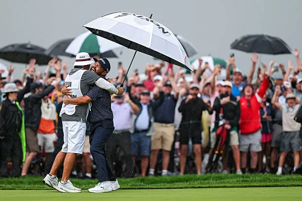 Caddie của nhà vô địch US Open: Chuyên nghiệp đến phút cuối! ảnh 3