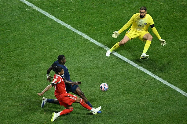 PSG đánh bại Bayern với 9 người trên sân ảnh 9