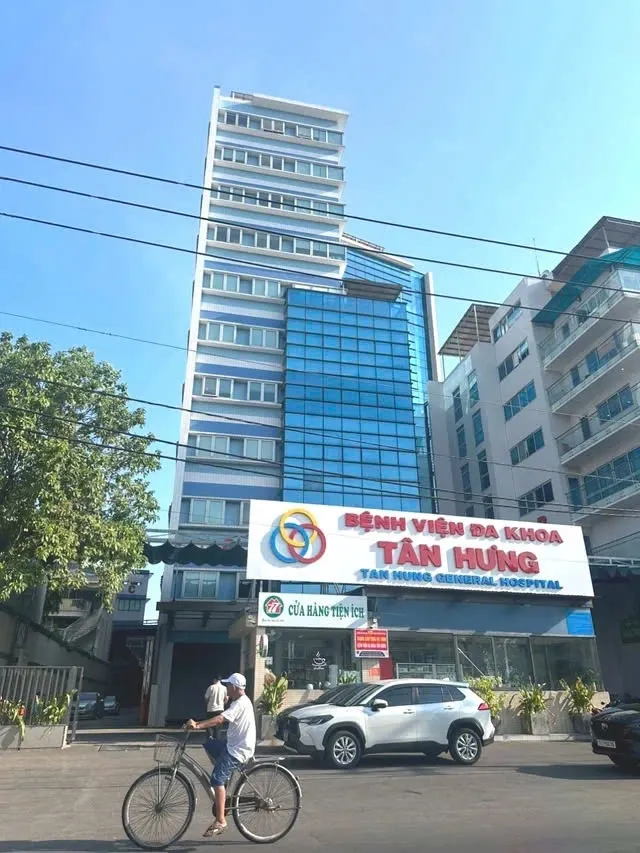 Nữ bệnh nhân nước ngoài sốc nhiễm trùng sau hút mỡ bụng ảnh 2