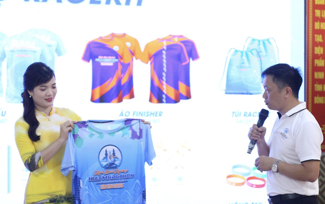 Khoảng 3.500 người tham gia Giải chạy Ninh Bình Heritage Half Marathon 2025 ảnh 1