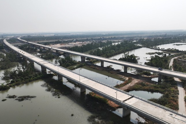 Cựu Giám đốc BQL Dự án Quảng Ninh bị cáo buộc nhận hơn 9 tỷ đồng từ các nhà thầu ảnh 1