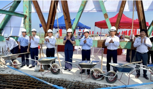 Hợp long cầu vượt sông Đáy nối Ninh Bình – Nam Định ảnh 1