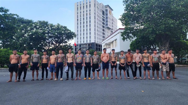 Khởi tố 32 đối tượng hoạt động tín dụng đen, mua bán vũ khí, ma tuý và đánh bạc ảnh 2