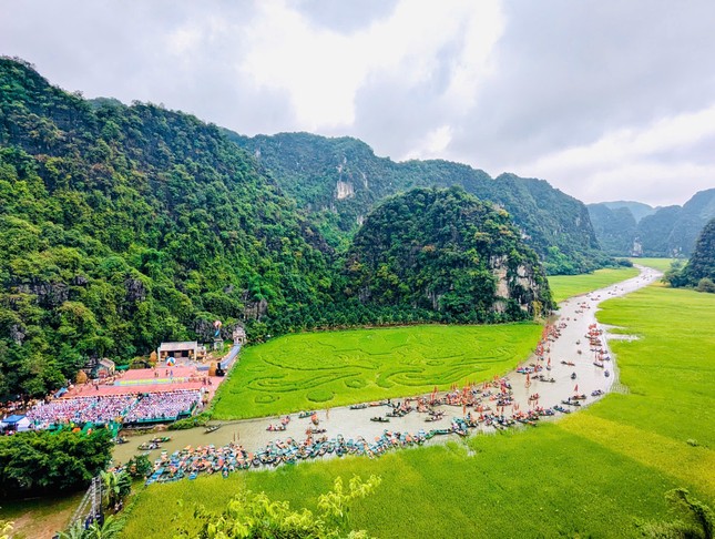 Ninh Bình mở màn du lịch trên sân khấu thực cảnh giữa cánh đồng ảnh 3