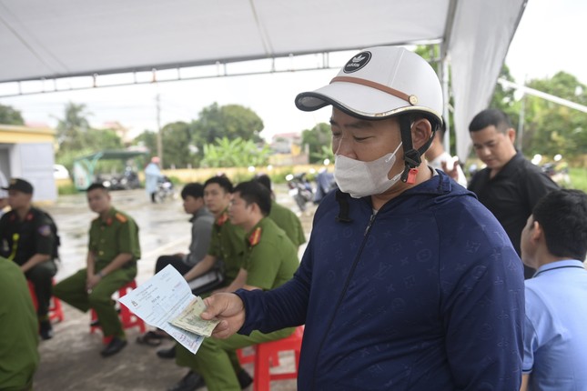 Người dân xếp hàng lấy lại 11 tỷ đồng từ Thanh Bình An Lạc Viên thu vượt quy định ảnh 4