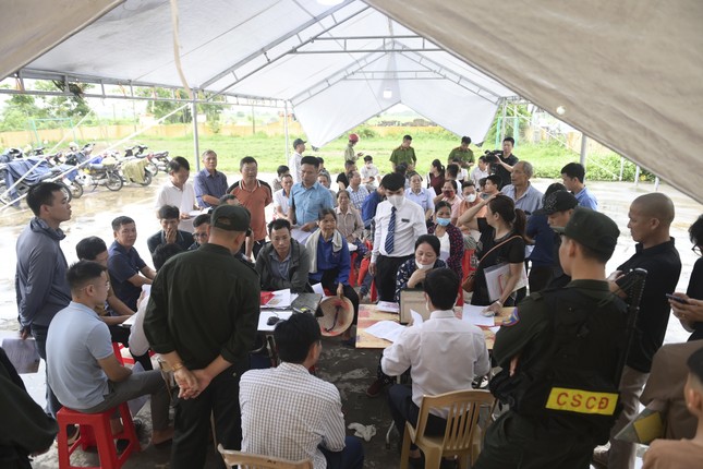 Người dân xếp hàng lấy lại 11 tỷ đồng từ Thanh Bình An Lạc Viên thu vượt quy định ảnh 1