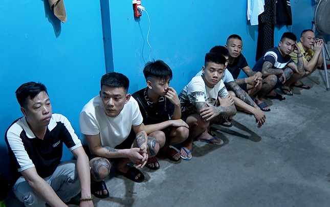 Triệt phá đường dây ‘chăn dắt’ tiếp viên karaoke ảnh 1