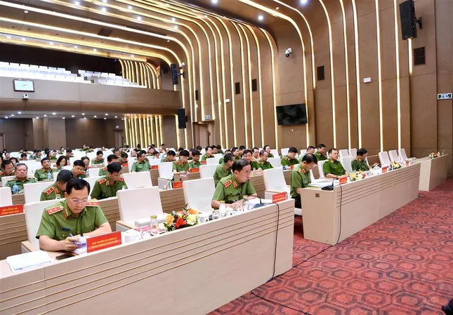 Bộ trưởng Lương Tam Quang: Tăng cường tấn công tội phạm buôn lậu, hàng giả ảnh 2