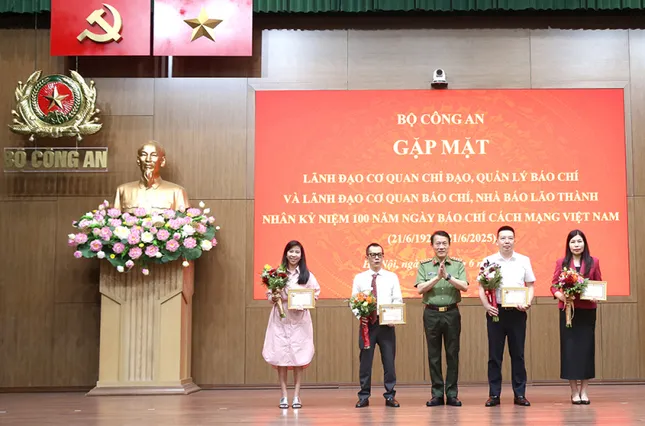 Bộ Công an gặp mặt báo chí nhân kỷ niệm 100 năm Ngày Báo chí cách mạng Việt Nam ảnh 2