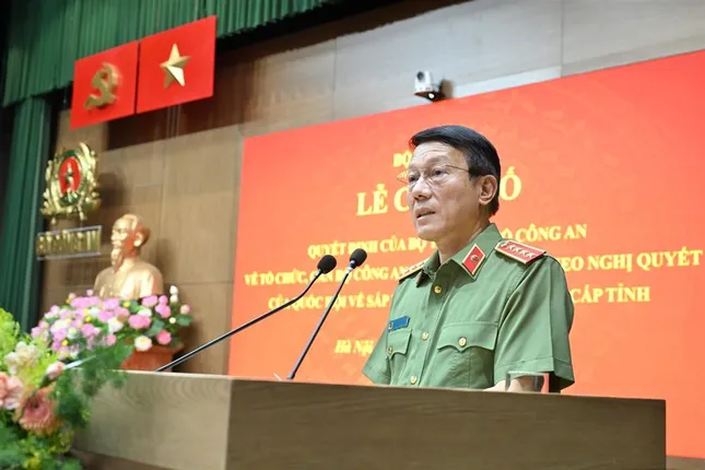 Bộ trưởng Bộ Công an trao quyết định cho 23 Giám đốc công an địa phương sau sáp nhập ảnh 1