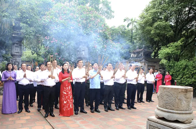 Lãnh đạo Ninh Bình, Hà Nam, Nam Định dâng hương tại Cố đô Hoa Lư nhân dịp hợp nhất tỉnh ảnh 1