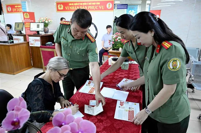 50 ngày cao điểm cấp tài khoản định danh điện tử mức độ 2 cho người nước ngoài cư trú tại Việt Nam ảnh 1