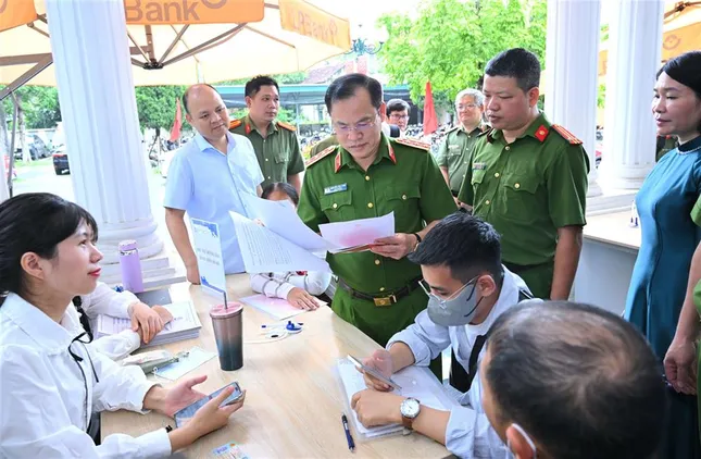 Thứ trưởng Bộ Công an kiểm tra công tác đảm bảo dịch vụ công tại Hà Nội và Phú Thọ ảnh 1