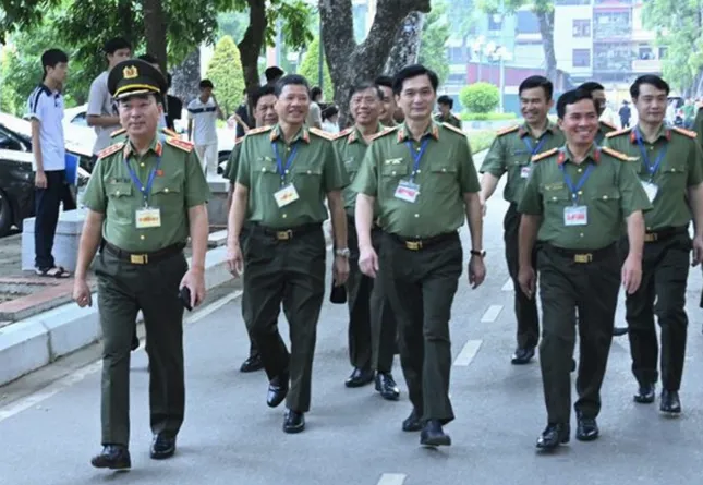 Thứ trưởng Trần Quốc Tỏ thị sát kỳ thi đánh giá của Bộ Công an năm 2025 ảnh 1