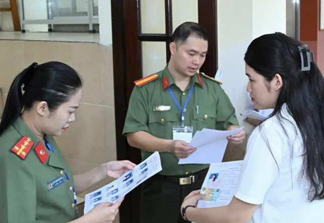 Thứ trưởng Trần Quốc Tỏ thị sát kỳ thi đánh giá của Bộ Công an năm 2025 ảnh 2