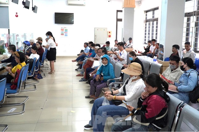 Đà Nẵng: Tăng cường thêm quầy, thêm người giải quyết thủ tục đất đai cho dân bớt “dài cổ” ảnh 2