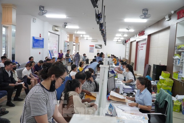 Đà Nẵng: Tăng cường thêm quầy, thêm người giải quyết thủ tục đất đai cho dân bớt “dài cổ” ảnh 1