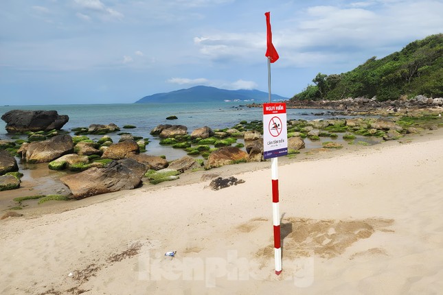 Đà Nẵng cấm tắm trên vùng biển có nhiều người đuối nước ảnh 2