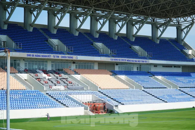 Sân Hòa Xuân “lên đời” thành sân đẹp nhất nước trước ngày đón dàn sao MU ảnh 3