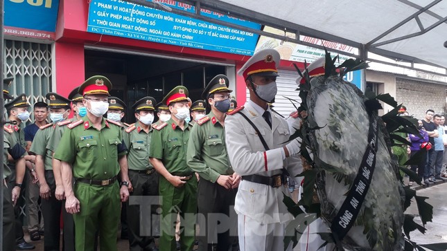 Đồng đội, làng xóm tiếc thương cảnh sát cơ động hi sinh ở Bắc Giang ảnh 1