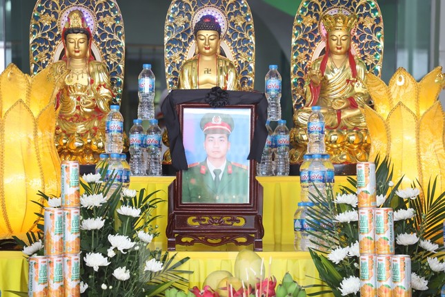 Đồng đội, làng xóm tiếc thương cảnh sát cơ động hi sinh ở Bắc Giang ảnh 2
