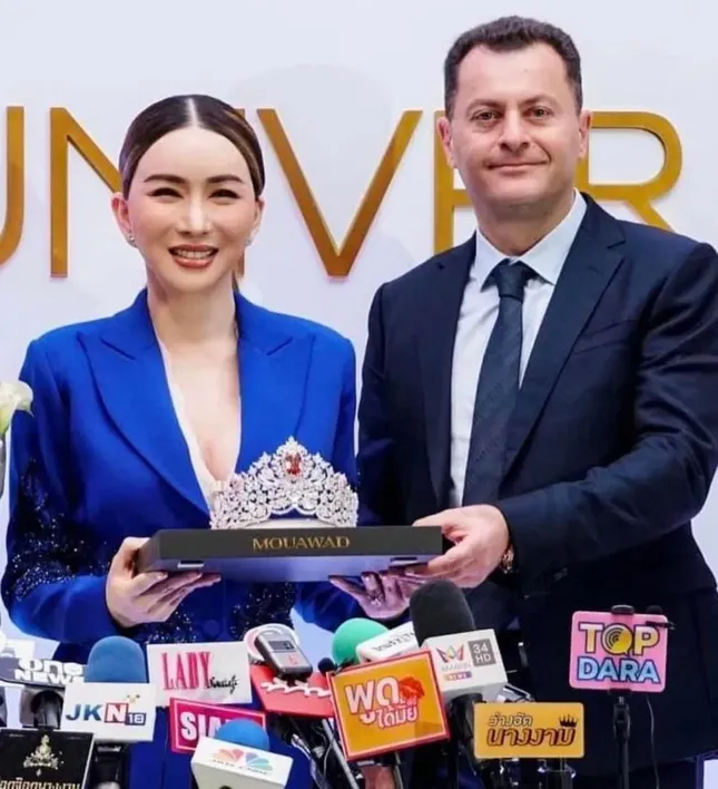 "Dì" Anne không còn là CEO của Miss Universe, liệu ông Nawat có lên thay? ảnh 1