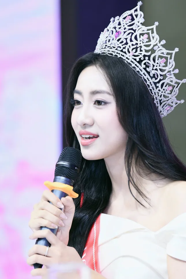 Vì sao cuộc thi Hoa hậu Việt Nam kiên định với yêu cầu không phẫu thuật thẩm mỹ? ảnh 3