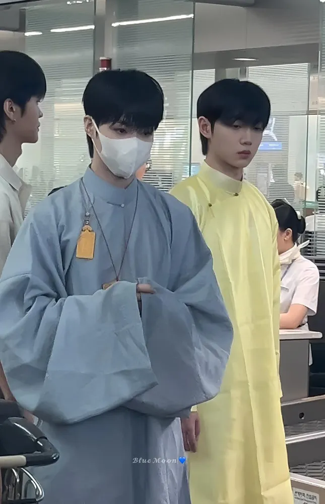 Fan chờ Hanbin và TEMPEST trong lần đầu đến Hà Nội: Đu trend, hát tiếng Việt ảnh 2