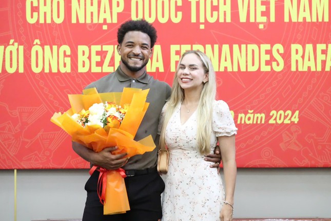 Chuyện tình của Nguyễn Xuân Son và vợ: Có 2 nhóc tì đáng yêu