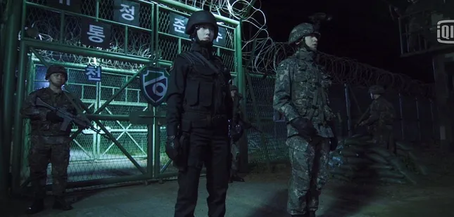 “Search” lên sóng: Krystal siêu ngầu trong khi Jang Dong Yoon khoe body không thể rời mắt ảnh 1