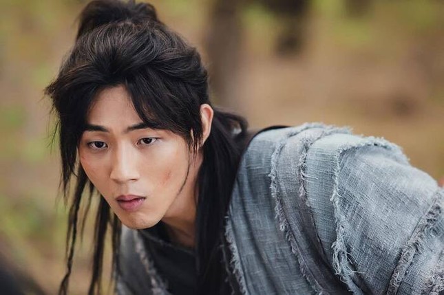 “Sông Đón Trăng Lên”: Nam chính Ji Soo rời đoàn vì bê bối, bộ phim buộc có thay đổi lớn ảnh 1