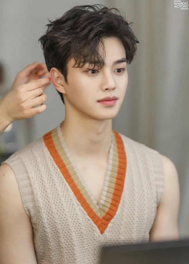 Mỹ nam Song Kang “chốt đơn” làm trai hư sánh đôi cùng Han So Hee trong “I Know But“ ảnh 1