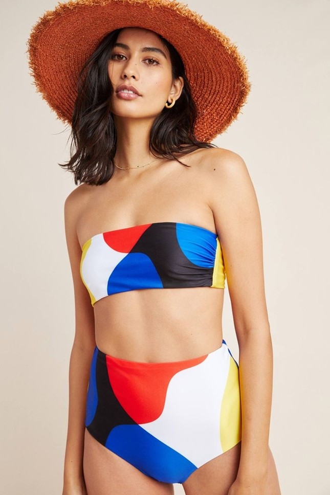 Bikini cạp cao: Kín đáo mà vẫn khoe được hết những đường cong của cơ thể ảnh 1