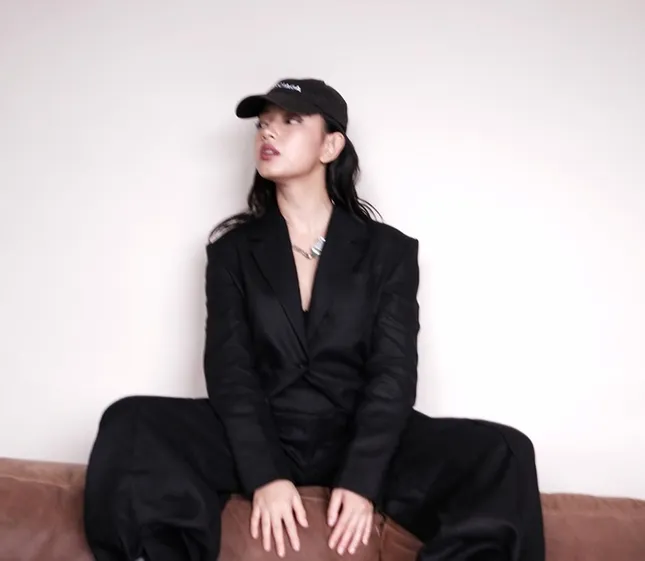 Cứ nghĩ chỉ Decao mới hợp style Châu Bùi, nhưng hóa ra Binz cũng không “lệch pha” tí nào ảnh 1
