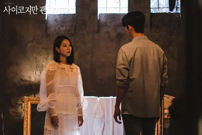 Hai “điên nữ” của điện ảnh Hàn Seo Ye Ji và Kim Da Mi “đụng hàng” chiếc váy siêu bánh bèo ảnh 3