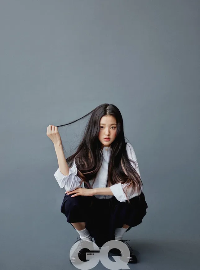 Jang Won Young gây sốc với đôi chân dài "siêu thực" trong loạt ảnh hậu trường chụp cho GQ ảnh 6