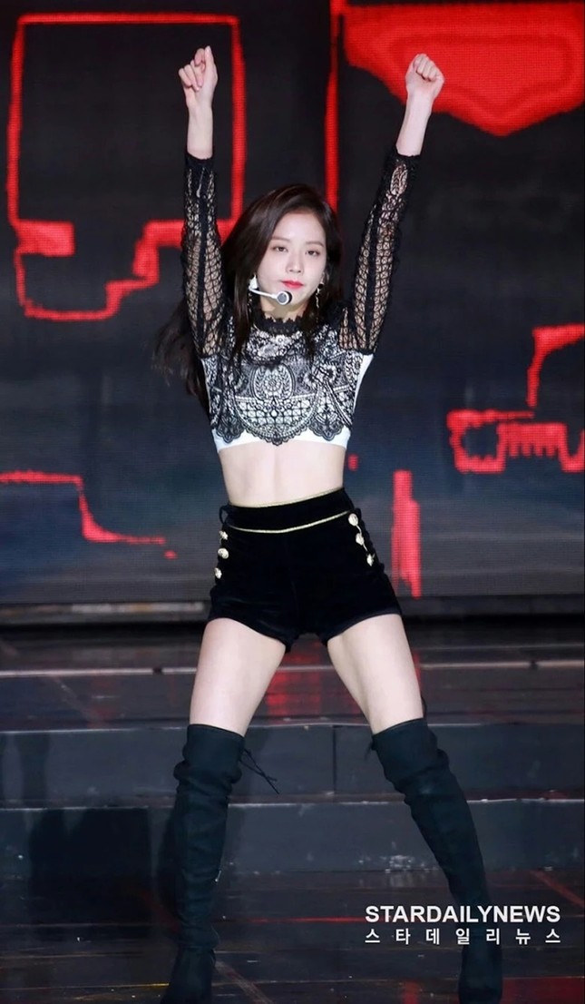 Muốn biết cơ bụng số 11 chuẩn của phái nữ trông thế nào, cứ nhìn Jisoo (BLACKPINK) là rõ ảnh 1