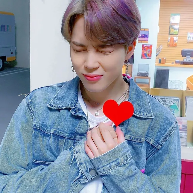 Jimin (BTS) mặc đồ gì trong MV “Dynamite” mà khiến netizen sục sôi tìm kiếm nhãn hiệu? ảnh 1